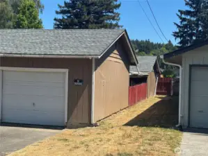 single attached garage