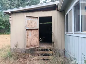 Unattached storage area