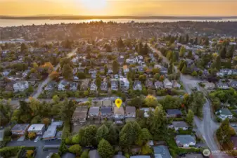 So close to it all...Magnolia Village. Met Market. Discovery Park.
