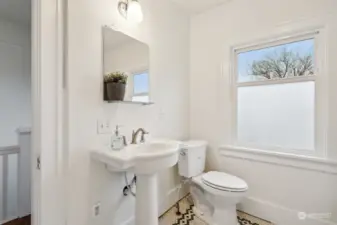 Upper full bathroom