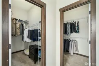 2 walk-in closets
