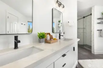 Primary bedroom w/en suite bathroom.