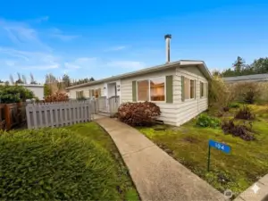 Welcome to Seashore Villa! Private Community Beach & Pool, in desirable Boston Harbor in Olympia, WA