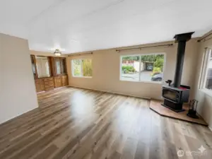 Welcome to Seashore Villa! Private Community Beach & Pool, in desirable Boston Harbor in Olympia, WA