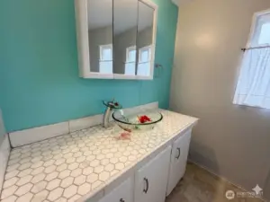 Welcome to Seashore Villa! Private Community Beach & Pool, in desirable Boston Harbor in Olympia, WA