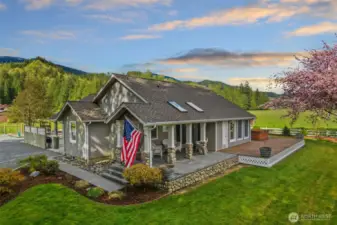 This beautiful 3174 sqft, 5 bedroom, custom built home is like stepping into the pages of Better Homes & Gardens Magazine from which these plans are taken from. The pride of ownership is evident throughout this property inside and out.