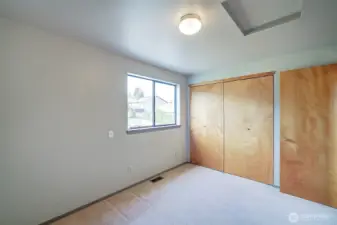 Upper bedroom2
