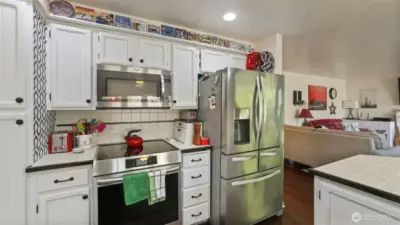 Enjoy ample cabinet space throughout the kitchen!