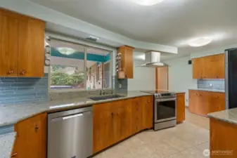 Beautiful updated backsplash, countertops and appliances, you'll look forward to spending time in here!