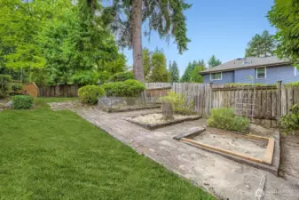 Enjoy gardening and harvesting your bounty in these raised garden beds during the summer.