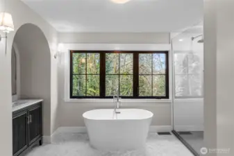 Heated marble floors! Freestanding tub! Relax in luxury!