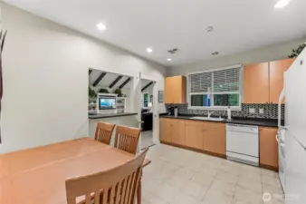 With ample space in the kitchen prep area, everyone can join in and lend a hand during your festive gatherings.