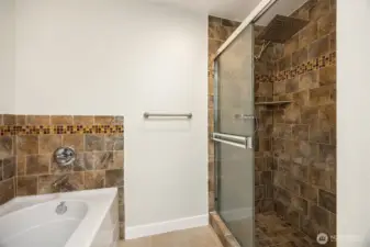 Spa-like five-piece bath!