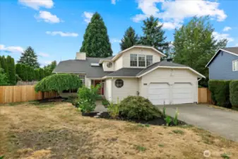 Located on little cul-de-sac near top-rated schools, easy access to shopping and commuting routes.
