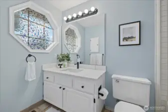 Upstairs full bath with soaking tub.