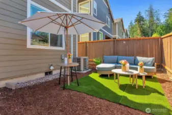 Entertainer’s Backyard – Spacious backyard layout with room for gatherings, barbecues, or quiet morning coffee.
