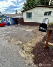 Large parking space can fit 3 cars easily!