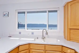 Makes doing dishes a little easier when you can enjoy that spectacular view!