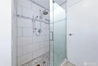 Really great step-in shower!