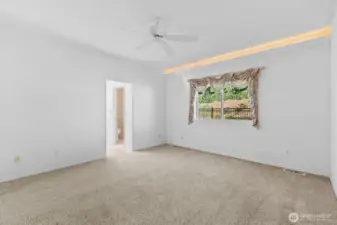 MBR (looking towards bathroom)