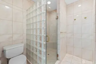 MBath Shower & Commode