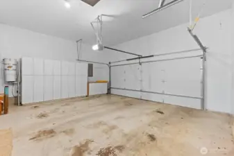 Garage Stg & Dbl Gar Door w/Opener