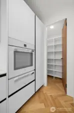 Walk-in Pantry.