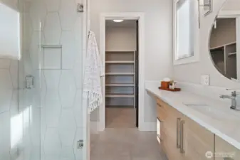 private bath, walk in closet