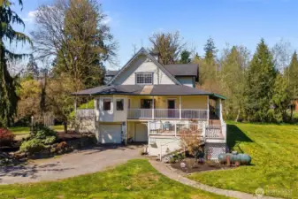 Over 4000 sq feet of living space ready to make it your own!