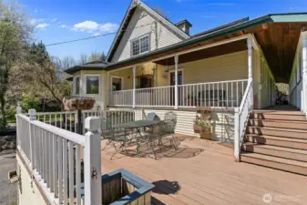 Perfect for entertaining and enjoying the gorgeous mountain views!