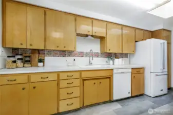 Kitchen, fridge side