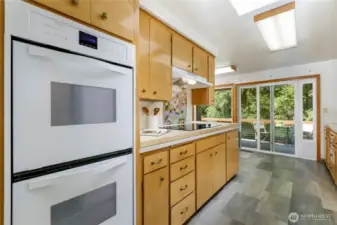 Kitchen, Stove and oven