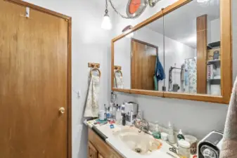 Full Bathroom in House