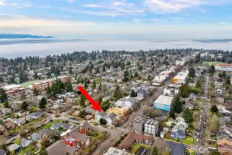 Minutes to Alki Beach and all the fun places there.
