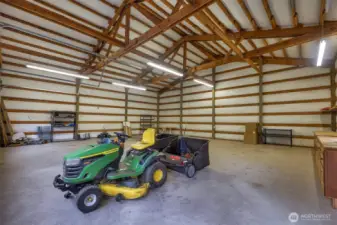 Detached shop has approx. 1440 sq ft. Room for 6 cars or a boat, motorhome and 2 cars. This home has 400 amp service, addsitional H20 tank for downstairs., Generator in case the power goes out.