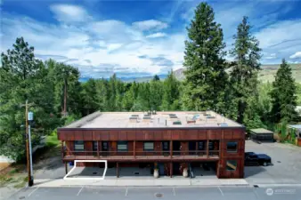 Twisp River condo, located in the heart of Twisp, on the banks of the Twisp River, just a stroll away from art galleries, quaint shops, terrific restaurants, and world class recreation.