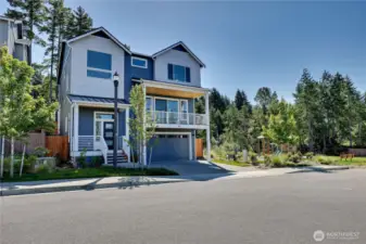 Exterior photos show home for sale. All interior photos of same home plan built on another Woodbridge Homesite.