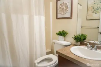 Full Bathroom in Hall
