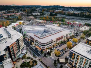 Minutes to Totem Lake Shopping Center - WholeFood, Trader Joe's...& more.