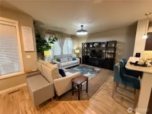 Living room & Eat bar