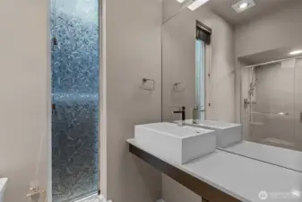 Main floor 3/4 bathroom