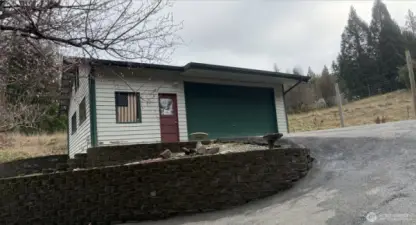 Detached garage/shop