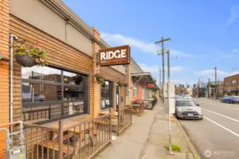 tons of amenities nearby including restaurants, coffee, bars, gyms, and shopping