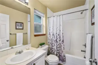 4th bedroom private bathroom