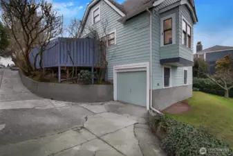 Attached garage (with entry to basement)