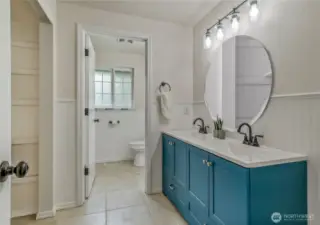 Mirror is photoshopped - mirror to be installed 04/08