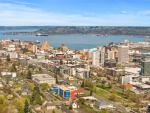 Close to restaurants & waterfront