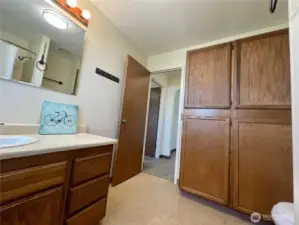 Full bath on main level.