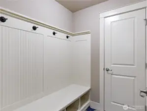 Entrance-Garage