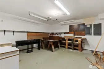 workshop space/office/bonus room